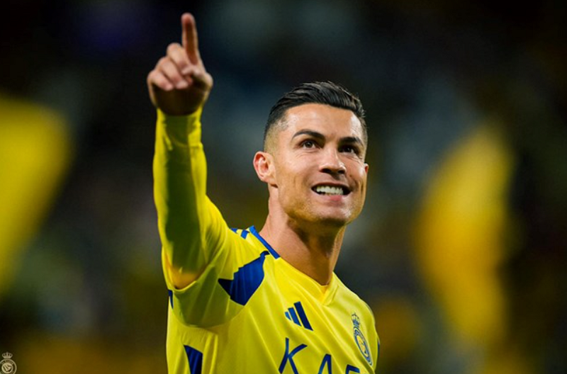 ronaldo-vuot-mat-messi-ve-mot-thanh-tich-khong-ai
